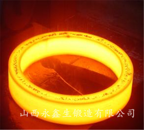 生產中的環形鍛件